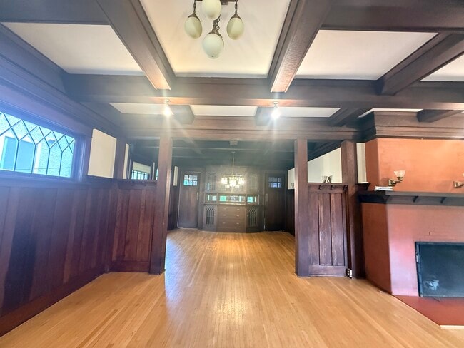 Building Photo - 1514 11th Ave W