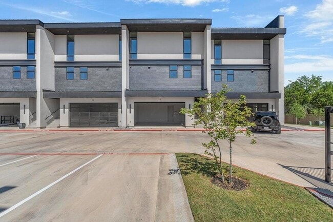 Building Photo - 8120 Stillmeadow Ct