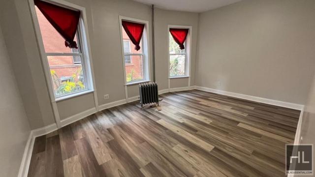 Foto principal - 3 bedroom in BROOKLYN NY 11226