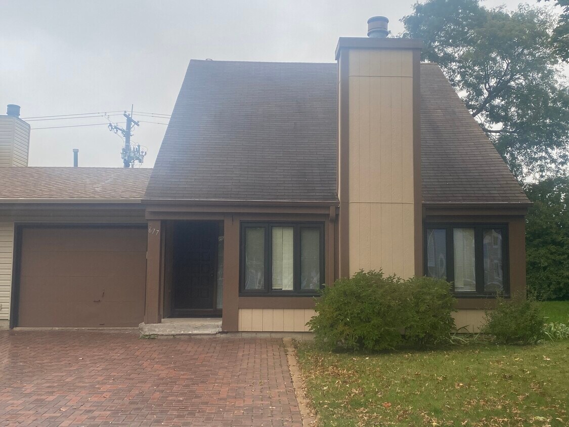 29W677 Stevens Ct, Warrenville, IL 60555 Townhome Rentals in