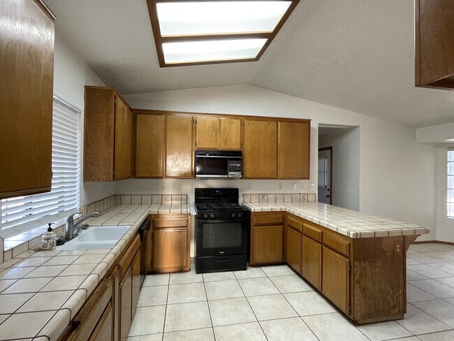 Foto del edificio - 14625 Live Oak St