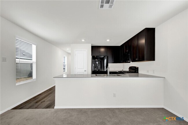 Building Photo - 231 Gabbro Gdns