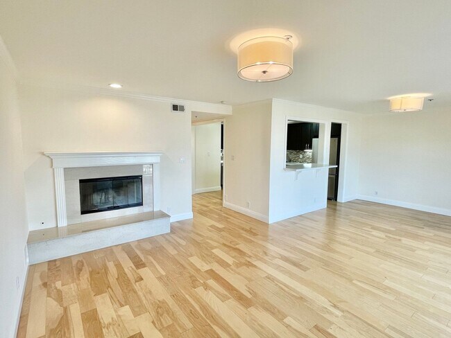 Foto del edificio - Modern 3BR/2BA, 1,491 SqFt Ocean Front Con...