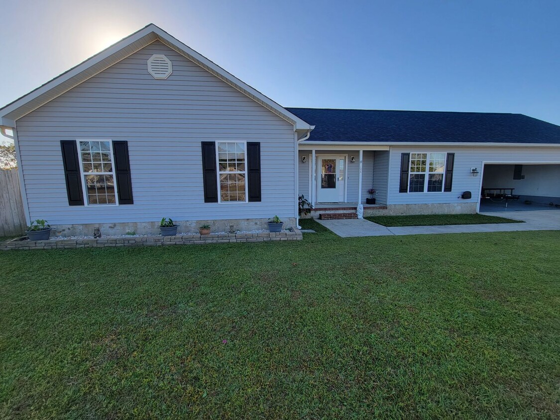 Foto principal - Beautiful 3 Bedroom 2 Bath Home in Richlands