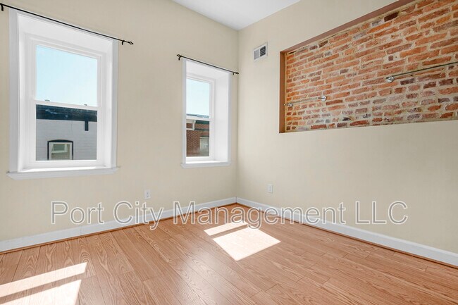 Foto del edificio - 110 N Bradford St