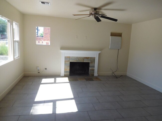 Building Photo - UNR friendly 3 Bedroom , 1 Bath close to campus