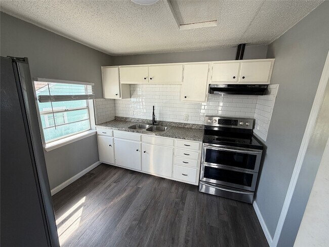 Foto del edificio - 5616 Avenue R