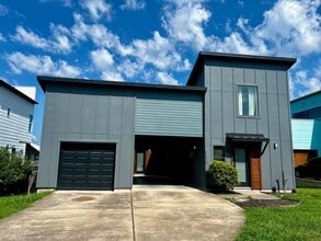 Building Photo - 5900 Toscana Ave