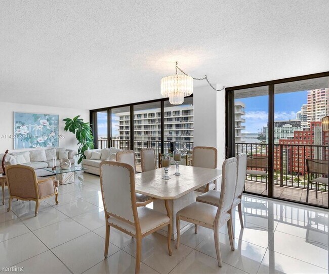 Foto del edificio - 3 br, 3 bath Condo - 1450 Brickell Bay Dr ...