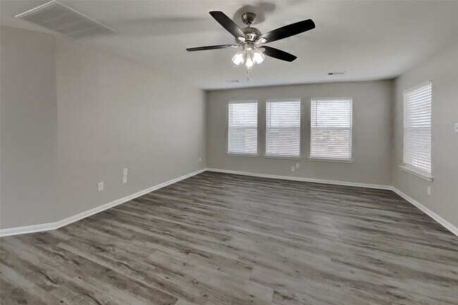 Foto del edificio - 6746 Windy River Ln