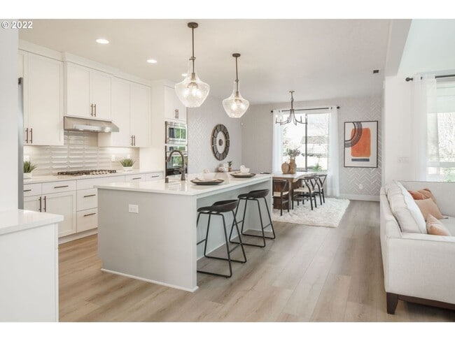 Building Photo - Charming Newer Model Home!