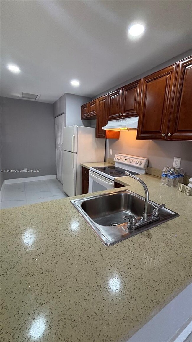 Foto del edificio - 20825 NE 8th Ct