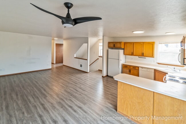 Building Photo - 1605 E Hartson Ave