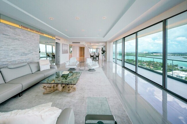 Foto del edificio - 10203 Collins Ave