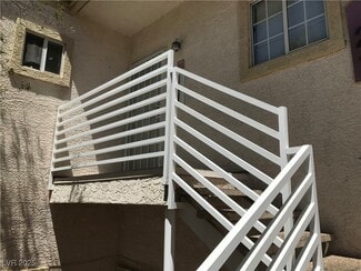 Building Photo - 1900 N Torrey Pines Dr