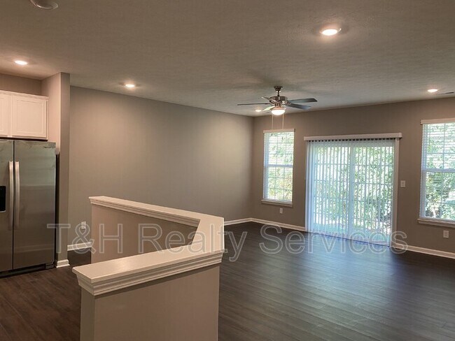 Foto del edificio - 5626 Brownstone Dr