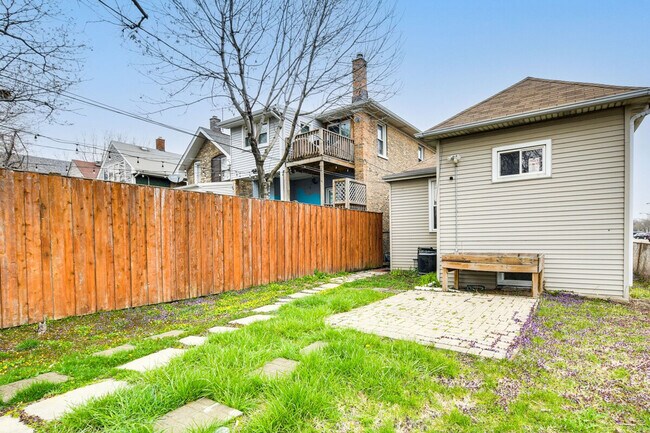 Building Photo - 927 Flournoy St