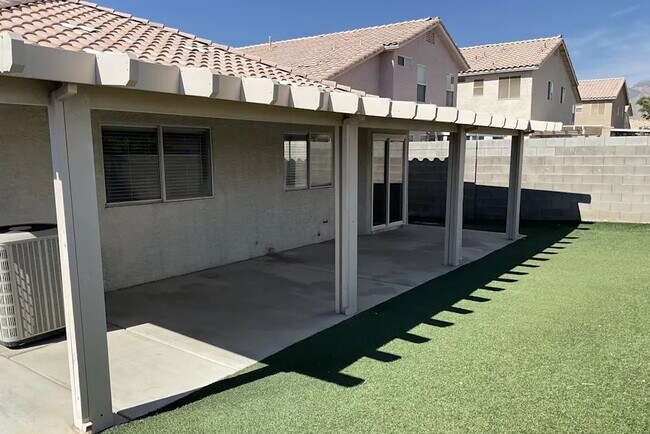 Foto del edificio - 8909 Chenin Ave