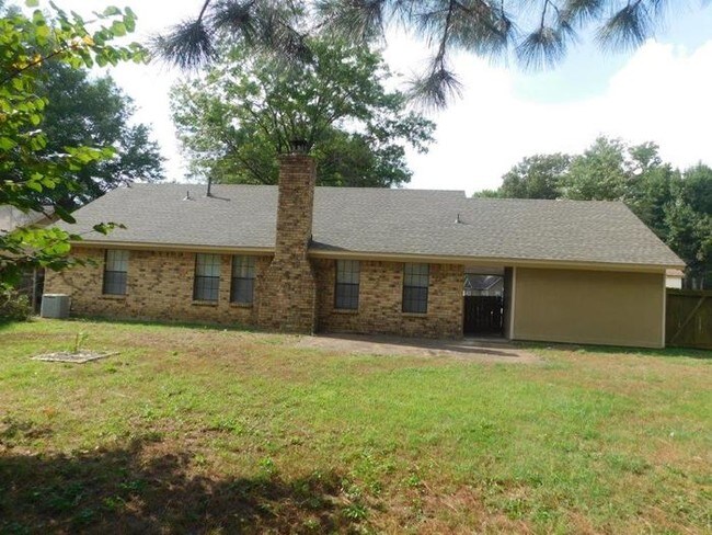 Building Photo - 3272 Venson Dr