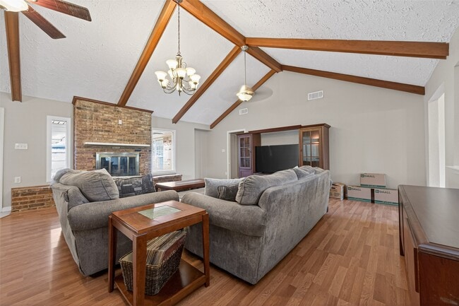 Foto del edificio - 1910 Claiborne Dr