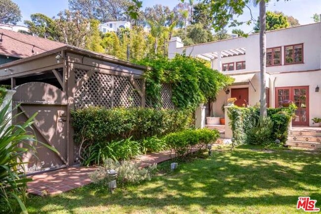 Foto del edificio - 344 Entrada Dr