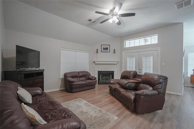 Building Photo - 301 Scenic Brook St