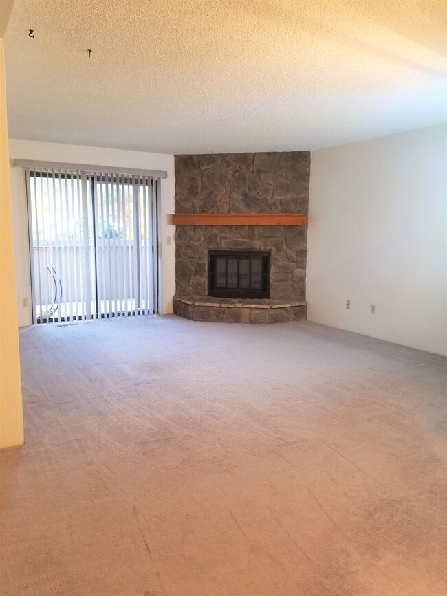 Large living room - 7880 W 87th Dr