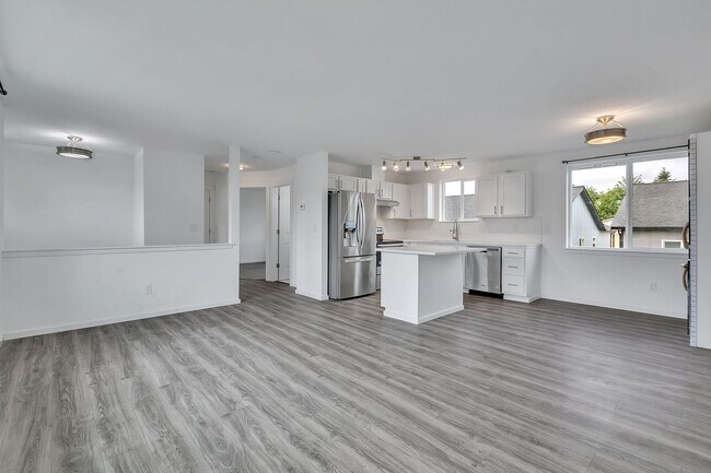 Foto del edificio - Spacious 4-Bedroom Port Orchard Home