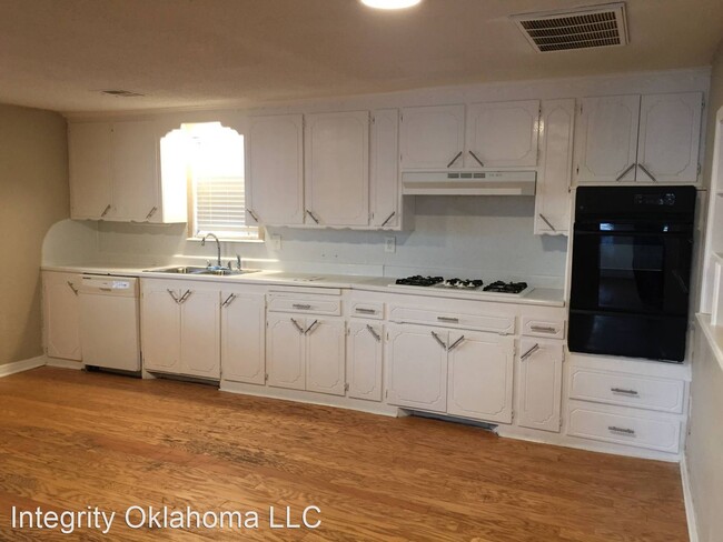 Foto del edificio - 3 br, 2 bath House - 400 W. 2nd Street