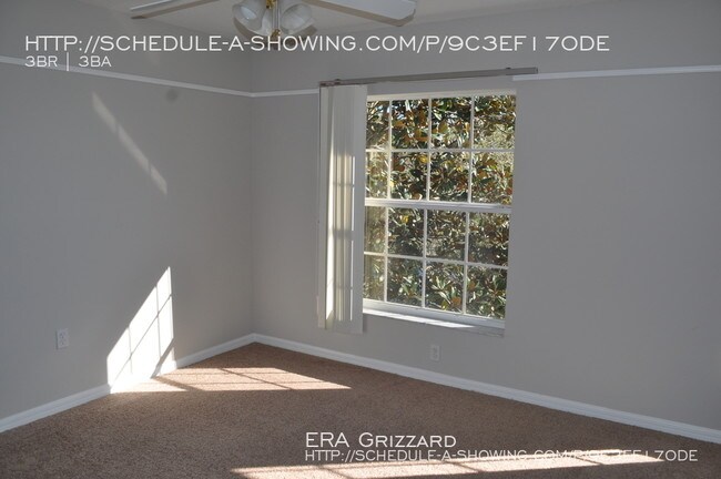 Building Photo - Perfect Location downtown Avalon Park!