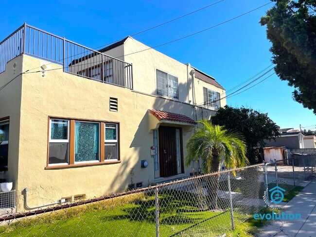 Foto del edificio - 406 E Plaza Blvd