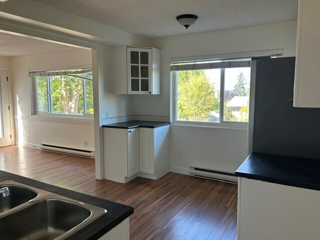 Building Photo - 2226 Departure Bay Rd