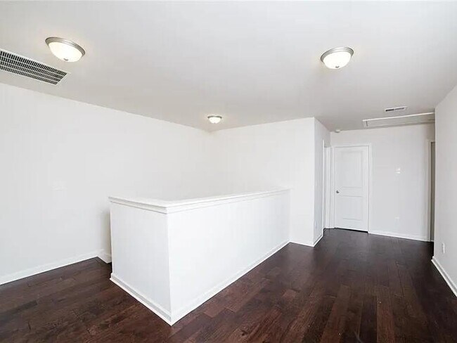 Building Photo - 5570 Lightheart Ct