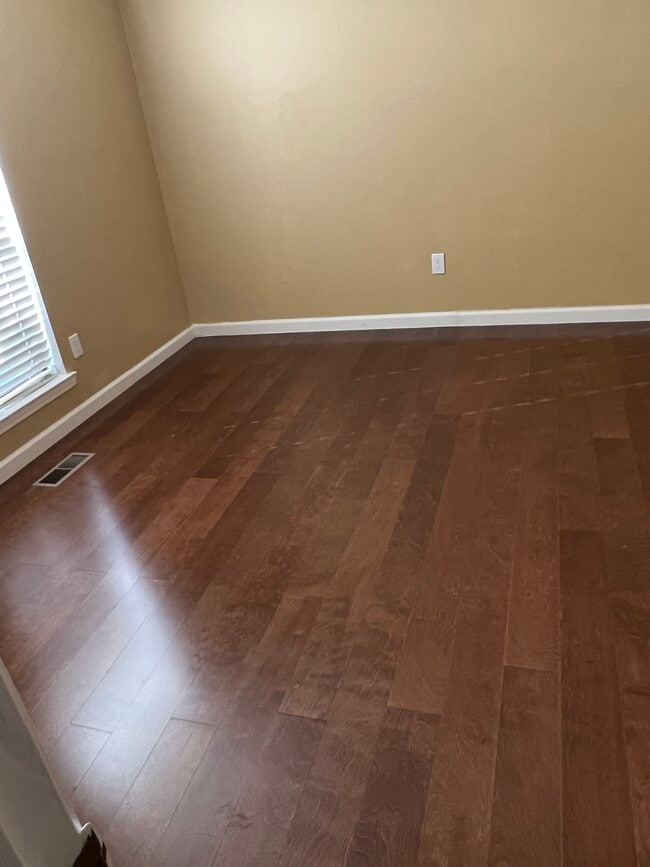 Foto del edificio - 821 Pine Forest Cir