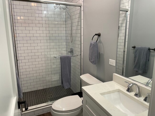 Building Photo - 1841 W School St