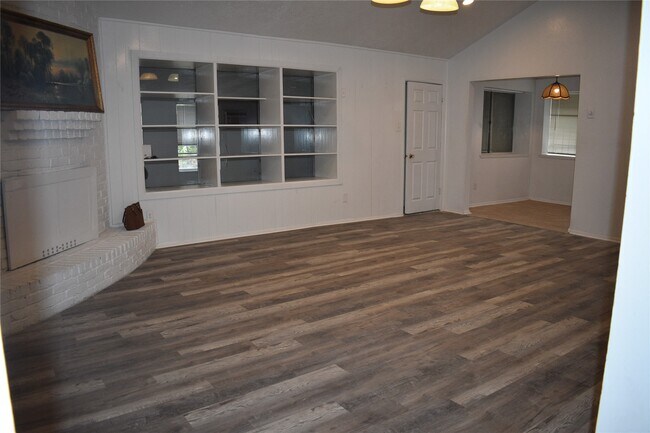 Foto del edificio - 1006 Kenforest Dr