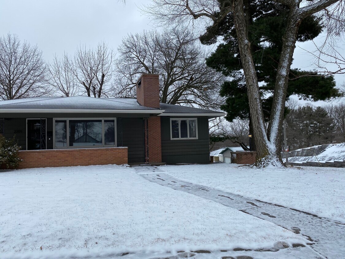 Foto principal - 2201 Ashland Ave