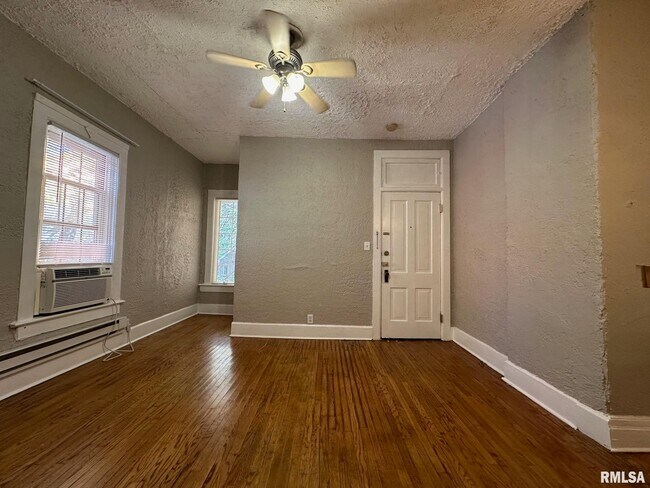 Foto del edificio - 333 S Douglas Ave