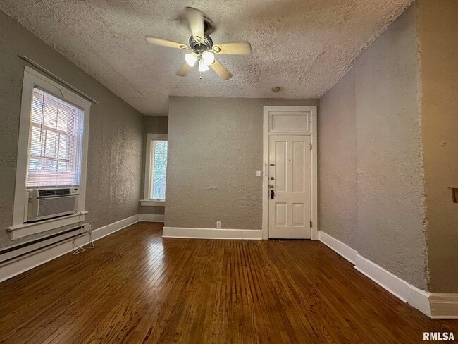 Building Photo - 333 S Douglas Ave