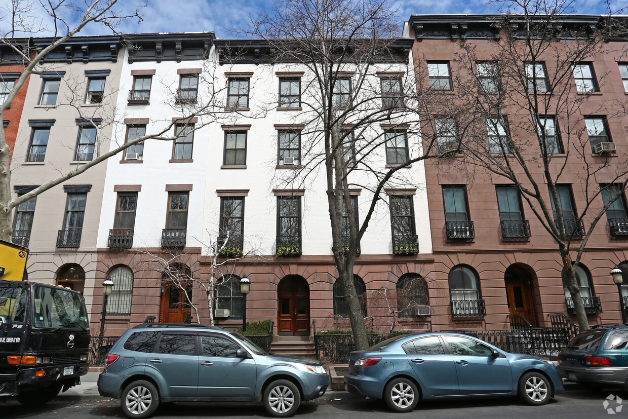 Building Photo - 475 W 22nd St