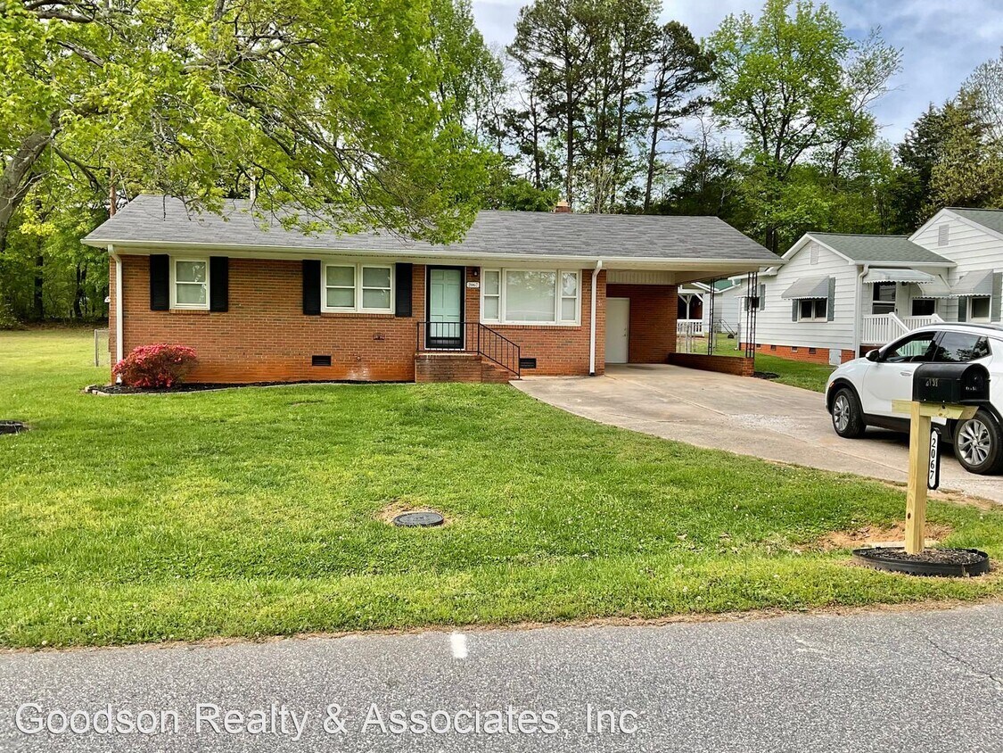 Primary Photo - 3 br, 1 bath House - 2067 Lithia Springs Road
