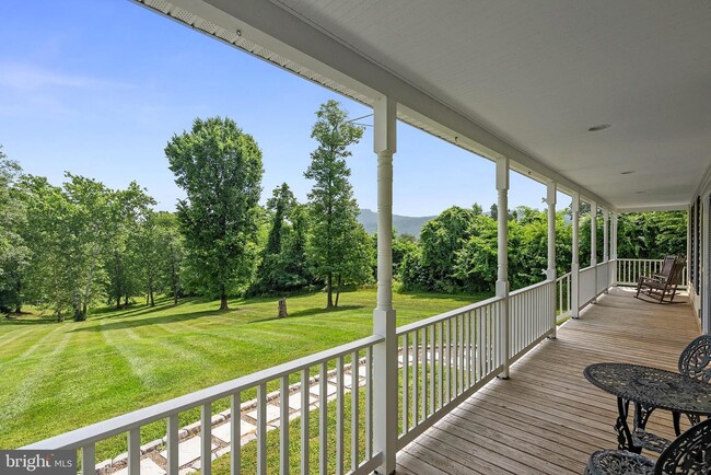 Building Photo - 267 Shenandoah River Ln