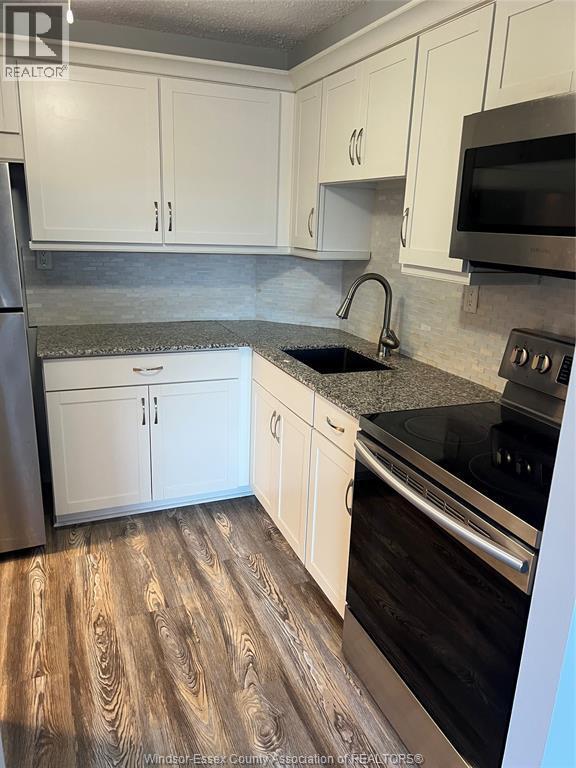 Building Photo - 3936 Wyandotte St E