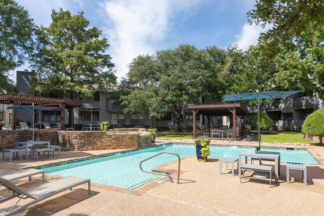 Building Photo - Summer Gate