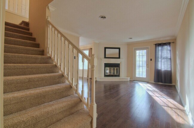 Foto del edificio - West Knoxville 37919 - 2 bedroom, 2.5 bath...