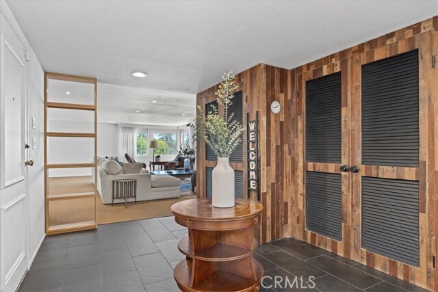 Foto principal - 5050 Coldwater Canyon Ave