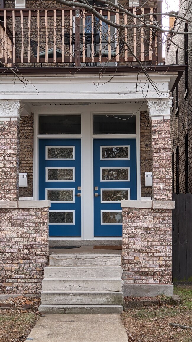 Front - 4914A Devonshire Ave