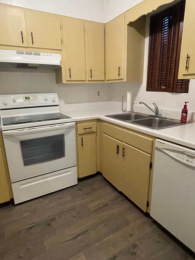 Building Photo - 283 Alpine Dr