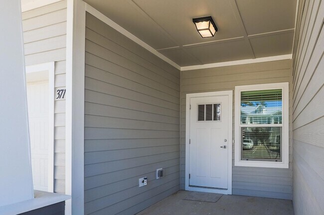 Building Photo - 328 Date Palm Ln