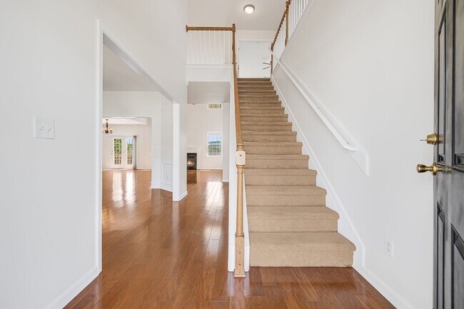 Building Photo - Sprawling Five-Bedroom Home with Two-Car G...